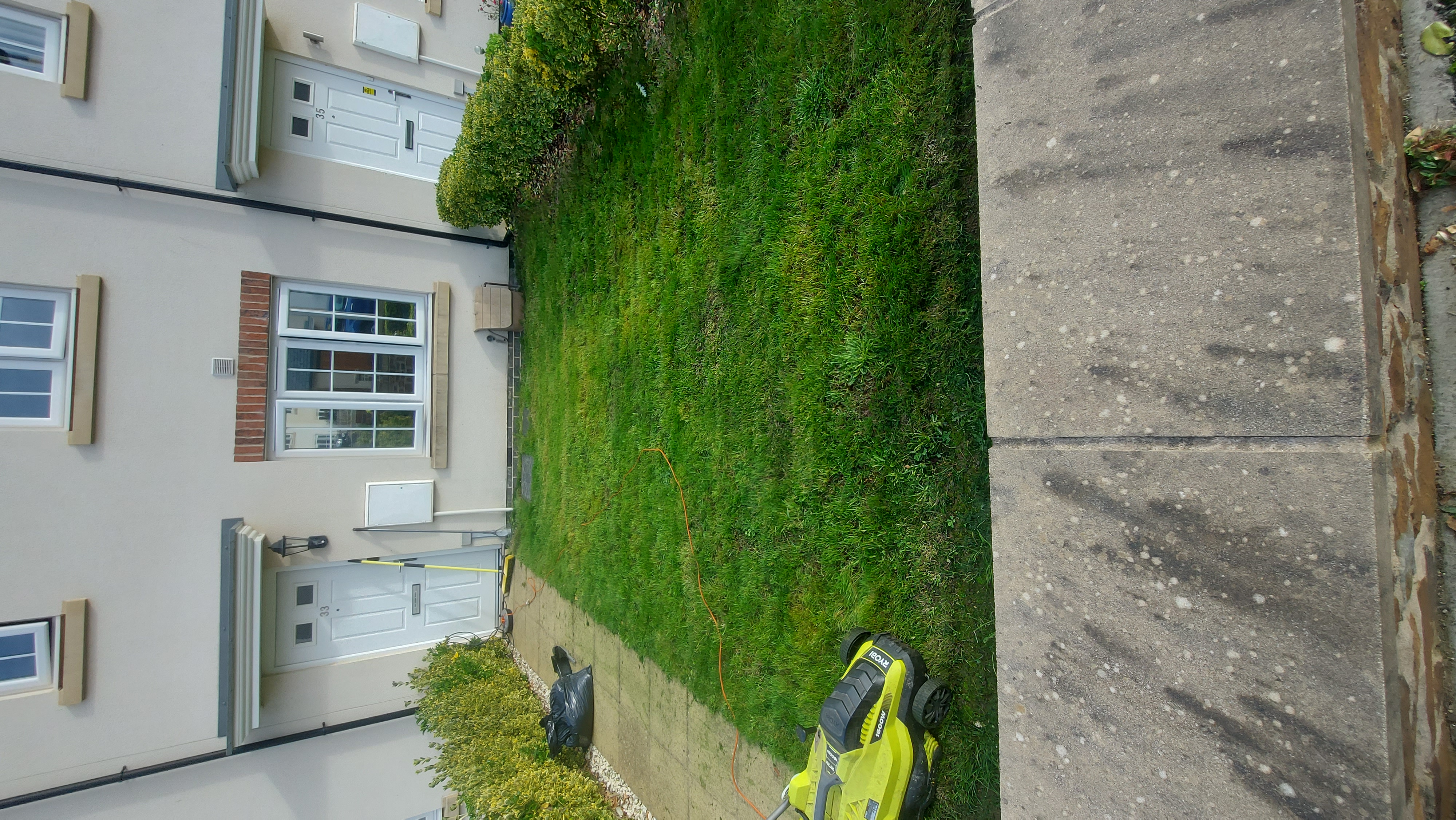 Lawn Mowing & Maintenance Service